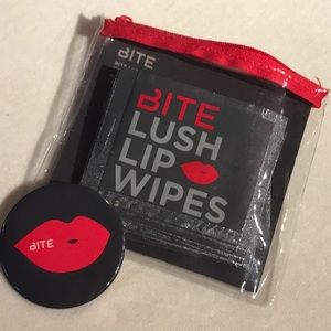 Bite Beauty Lush Lip Wipes pouch set